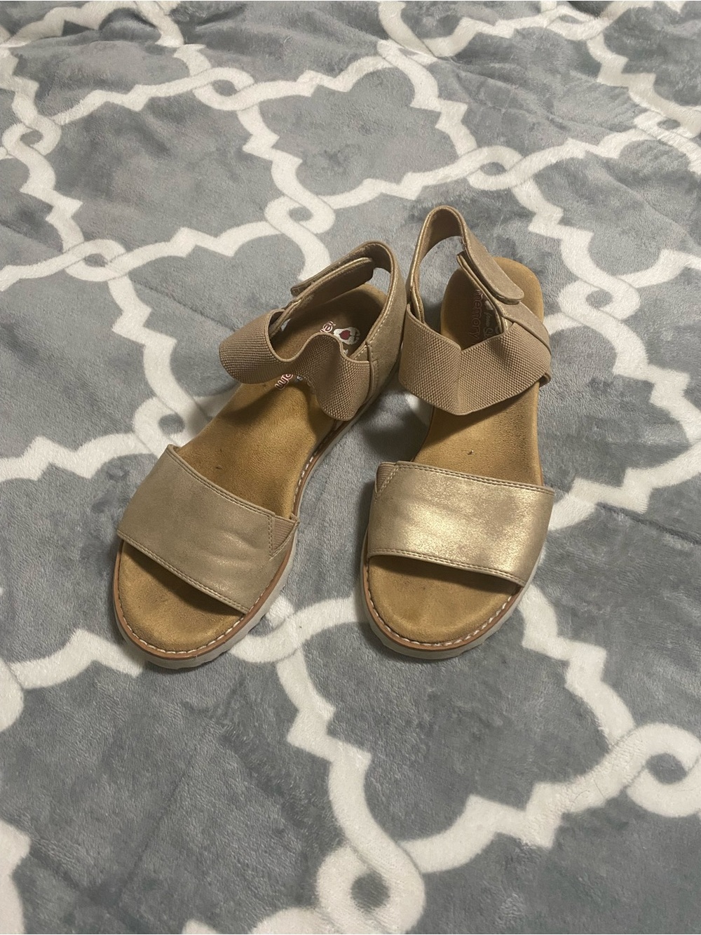 BOBS sketchers sandal gold nude SZ 7 shoes memory foam